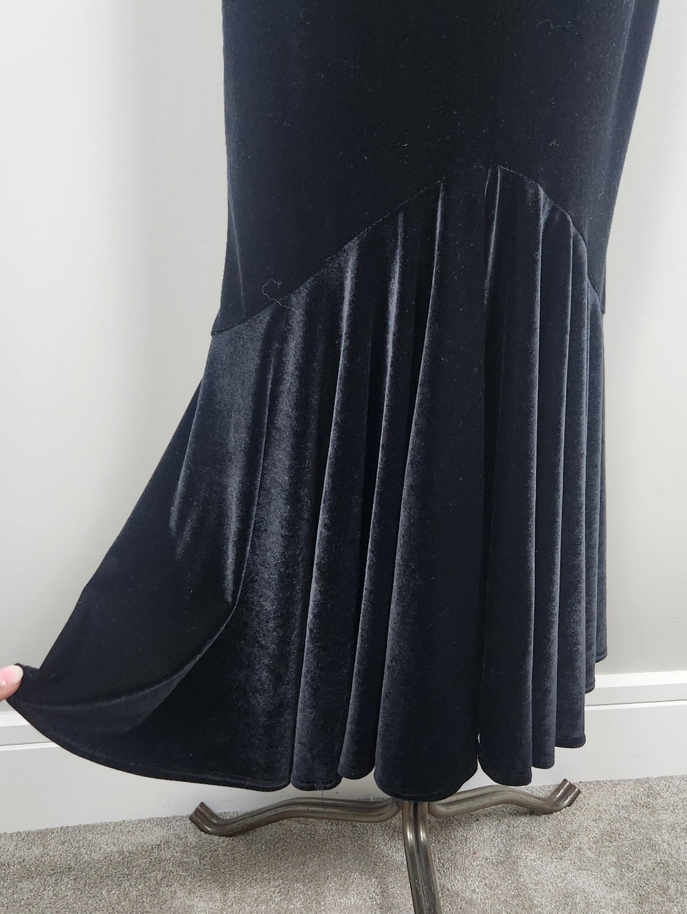 Black Velvet Maxi Skirt Mermaid Cut Fits Large Soft Stretchy - Picture 7 of 13